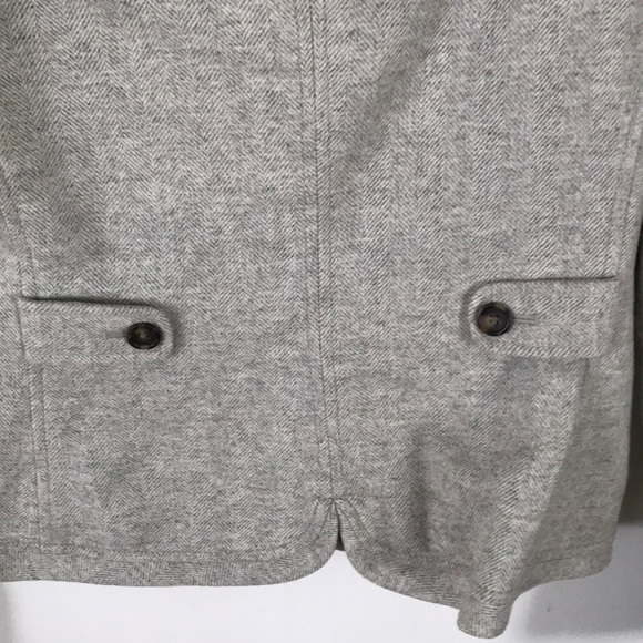 Banana Republic blazer with ruffle cuffs - Picture 5 of 7